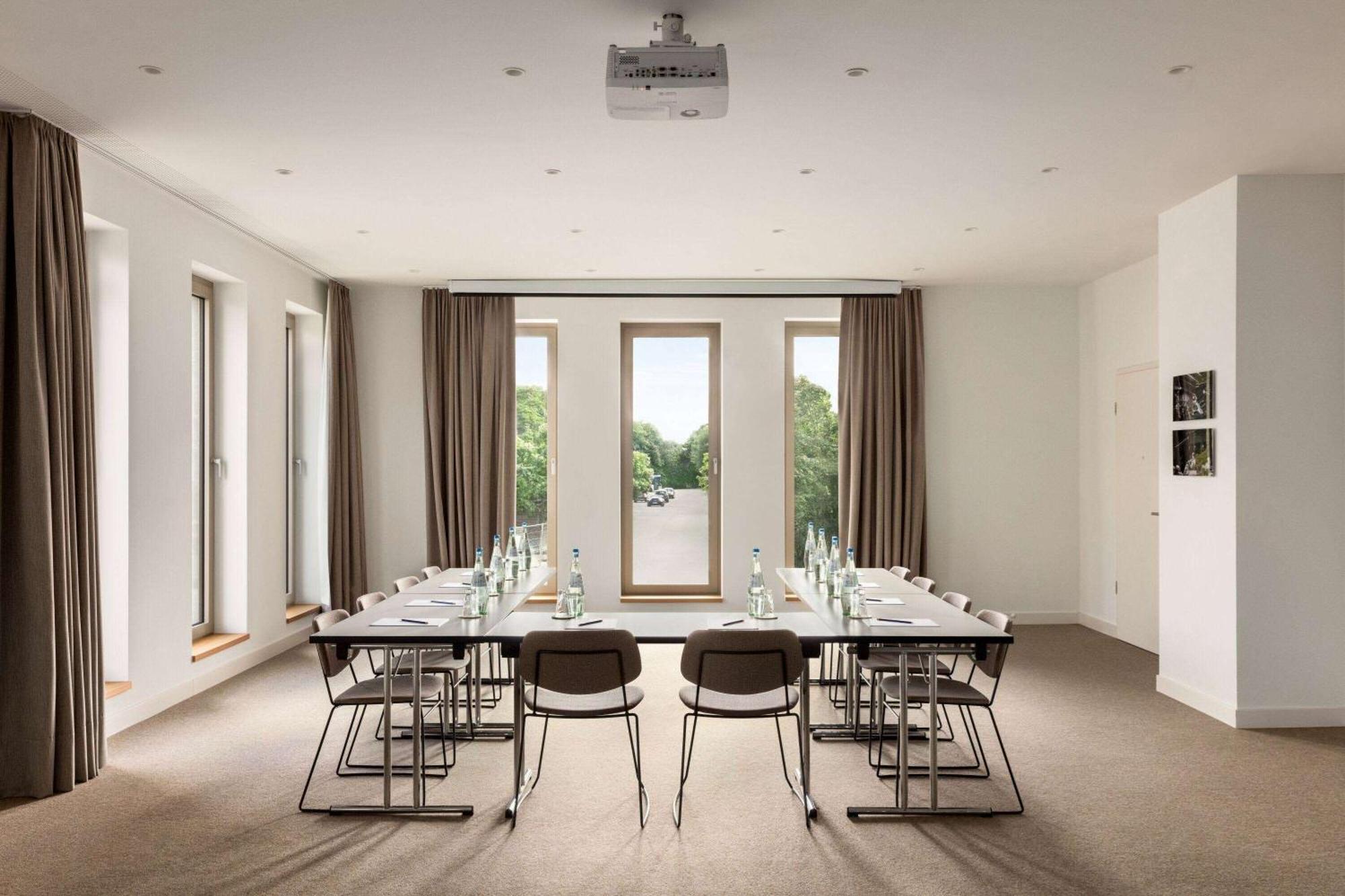 Vienna House By Wyndham Mq Kronberg Kronberg im Taunus Bagian luar foto